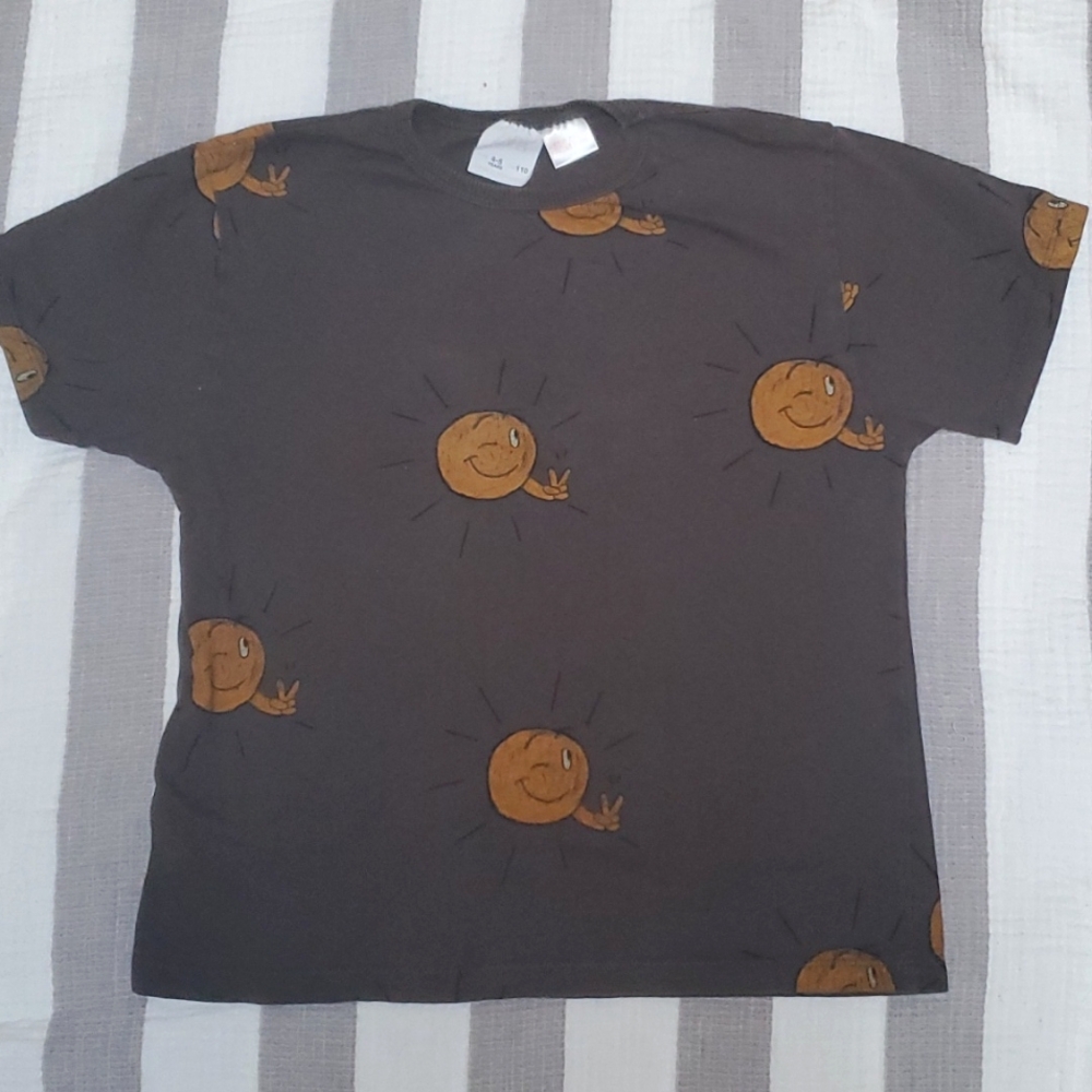 Winking sun tee, washed black